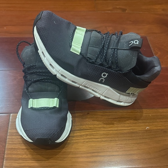 On Running Women’s Black and Light Green Athletic Shoes - Picture 1 of 6